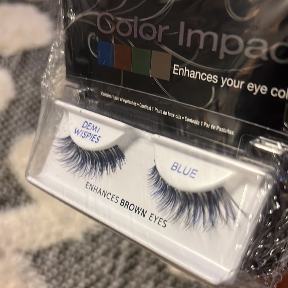 Lashes - Picture 1 of 2